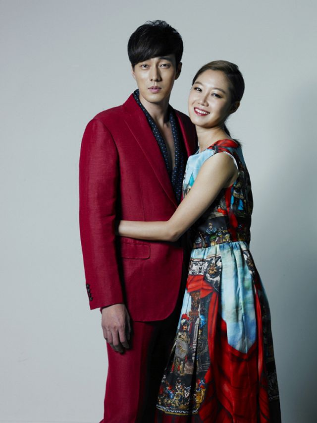 So Ji Sub & Gong Hyo Jin Hug It Out During Their OTP Poster Shoot For